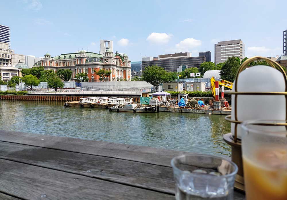 オプティマスカフェのテラス席